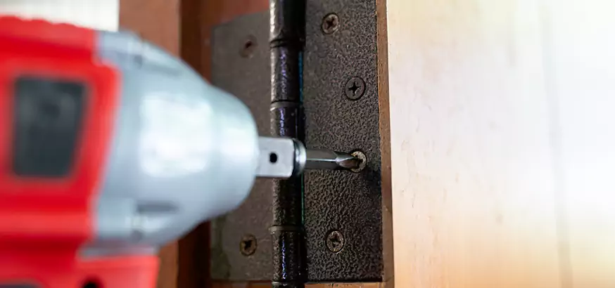 Mobile Home Door Hinge Replacement in West Lealman