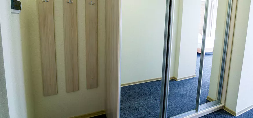 Top Rated Closet Door Mirror Repair in West Lealman, FL